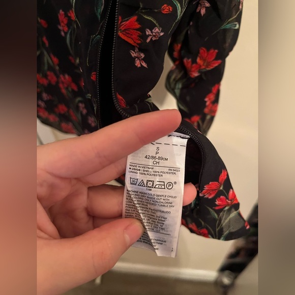 Banana Republic ruffle sleeve top - Picture 8 of 8